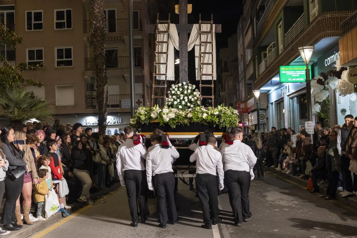 Aquí las mejores imágenes del Lunes Santo en Torrevieja Aquí las mejores imágenes del Lunes Santo en Torrevieja
