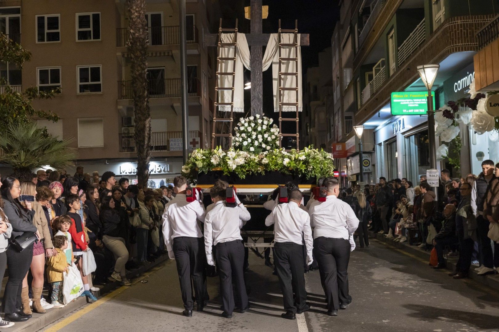 Aquí las mejores imágenes del Lunes Santo en Torrevieja