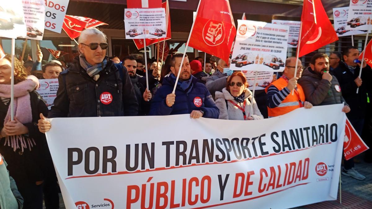 Concentración de UGT por sus discrepancias con la empresa adjudicataria del transporte sanitario.