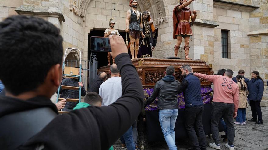 GALERÍA | El Cinco de Copas ya espera en la iglesia de San Juan