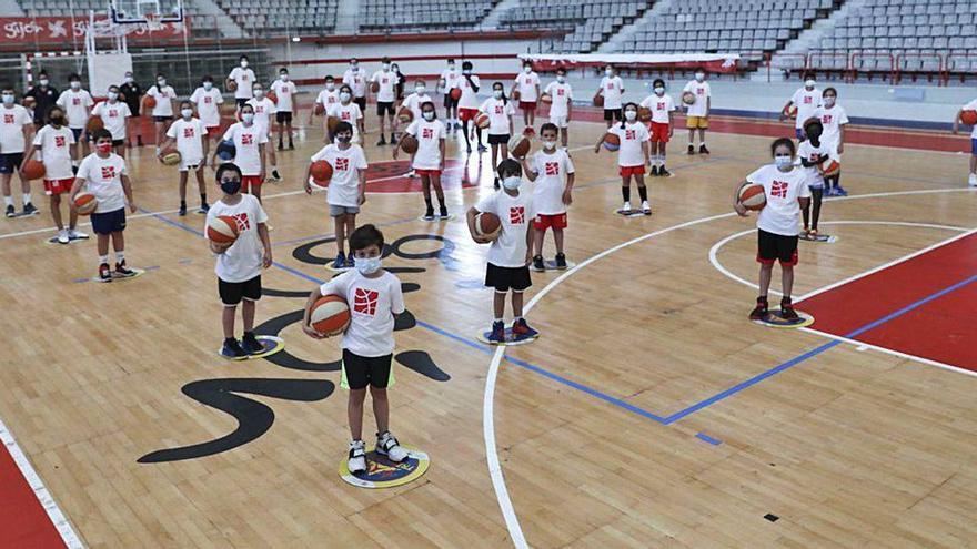 Participantes en el campus de la Fundación Gijón Baloncesto.