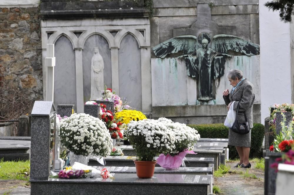 Día de Difuntos en el cementerio de Mieres