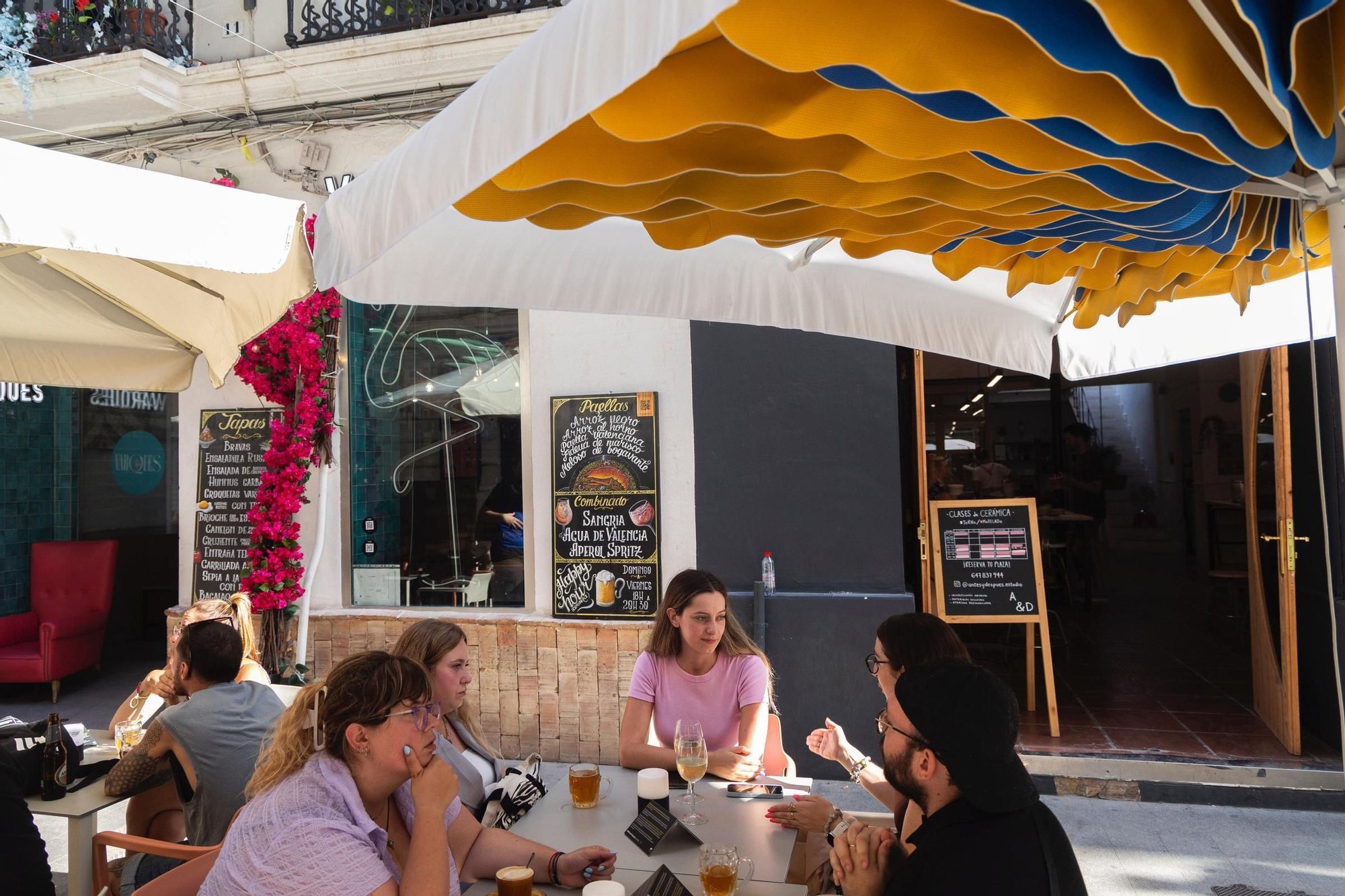 Así es la primera terraza antirruido de València