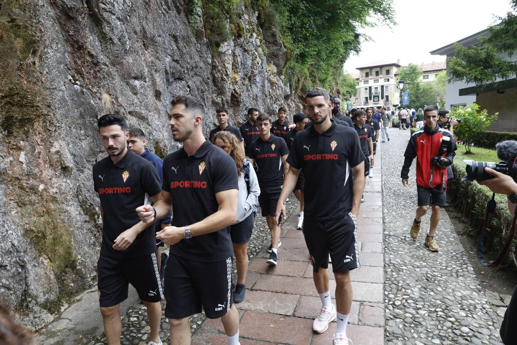EN IMÁGENES: Visita del Sporting a La Santina en Covadonga