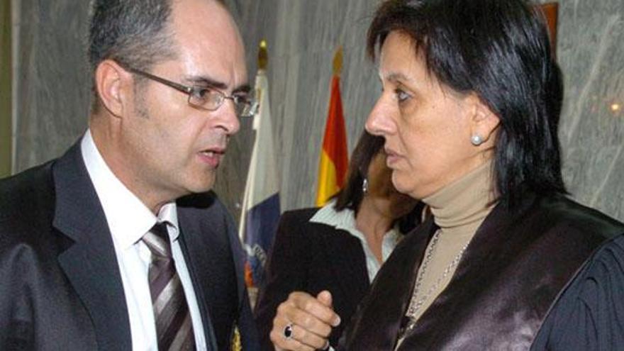 María Farnés (d) y Luis del Río, fiscales Anticorrupción de Canarias, en una imagen de archivo. i LP/DLP