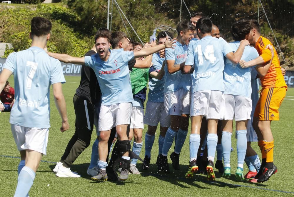 El equipo celeste se proclama campeón de liga tras golear al Pontevedra.