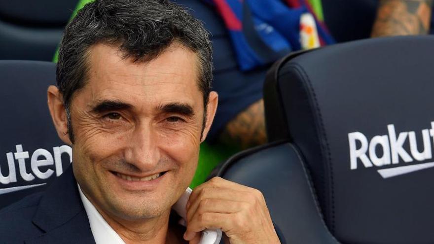 Ernesto Valverde sonríe en el partido ante el Huesca.