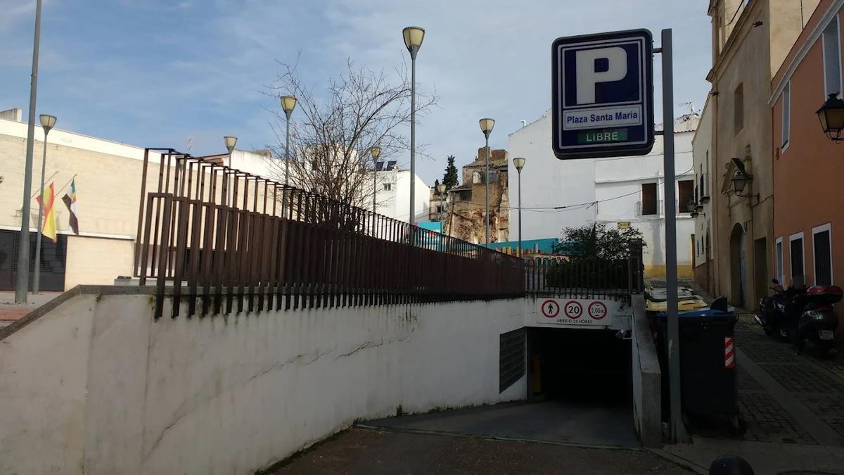 Uno de los accesos del aparcamiento subterráneo, desde Soto Mancera.