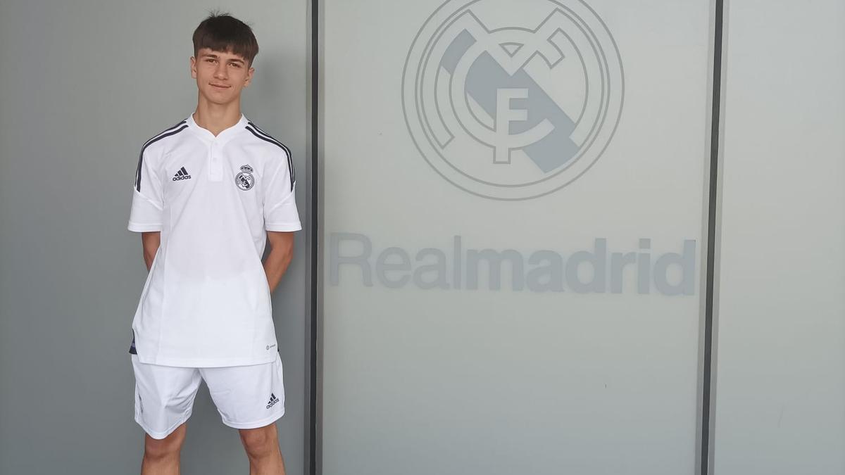 Marco Company ya luce la elástica del Real Madrid