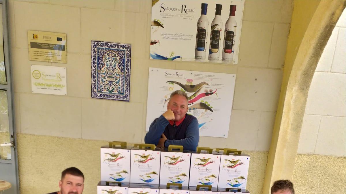 Señoríos de Relleu dona un pallet de botellas de su Aceite de Oliva Virgen Extra al Hogar Provincial