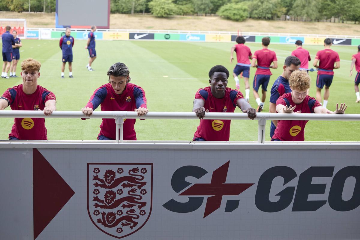 Entrenamiento en el Stage de pretemporada del FC Barcelona 2026-2027 en las instalaciones de la selección inglesa de fútbol de Saint George’s Park Hotel Hilton en Birmingham UK Foto: Dani Barbeito. orian goren . alex gonzalez . ebrima tunkara . jordi pesquer. barça. pretemporada 2026/2027 . stage . inglaterra . entrenos. entreno 2026/2027. Saint George’s Park