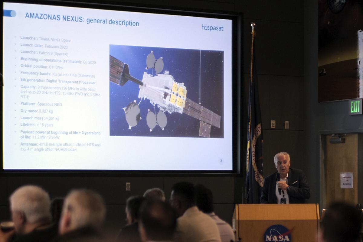 Miguel Ángel Panduro, CEO de Hispasat, habla sobre el lanzamiento del Amazonas Nexus, el nuevo satélite de la operadora española Hispasat, hoy, en Cabo Cañaveral, Florida (EE.UU.).EFE/ Jorge Dastis