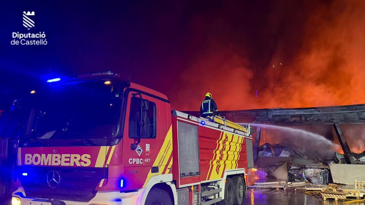 Incendio en una empresa de Vall d'Alba