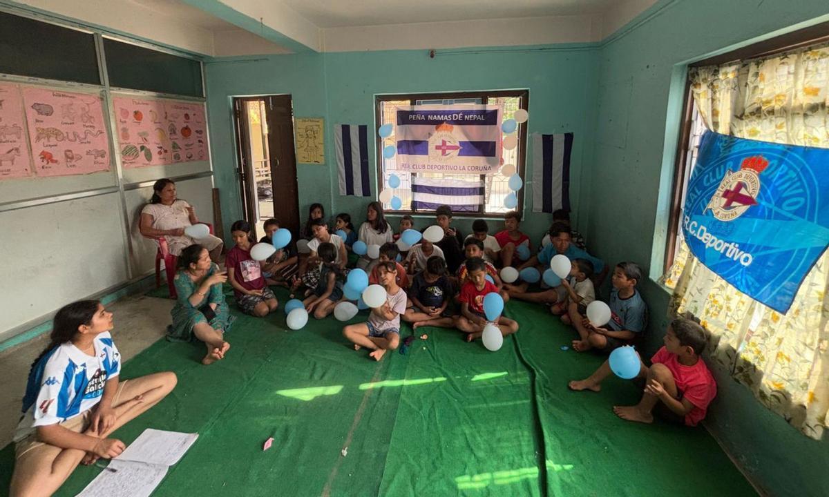 Niños en la fiesta de inauguración de la peña deportivista NamasDé en Nepal. | Cedida