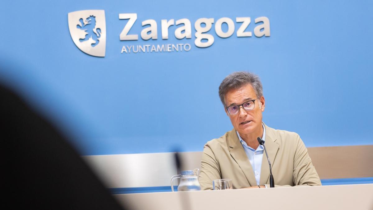 El concejal de Urbanismo, Víctor Serrano, este miércoles en el Ayuntamiento de Zaragoza.