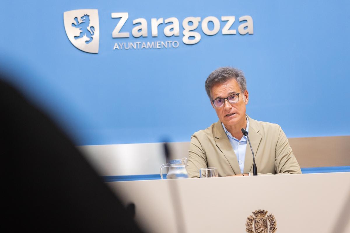 El concejal de Urbanismo, Víctor Serrano, este miércoles en el Ayuntamiento de Zaragoza.