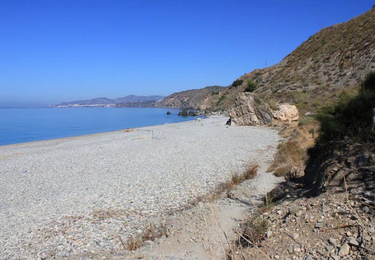 Esta es la playa más desconocida y escondida de toda Málaga.