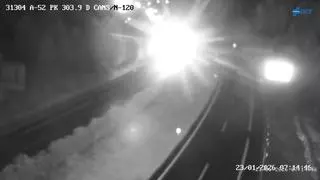 La A-52 amanece nevada por la borrasca Ingrid