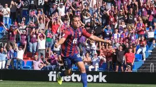 El Eldense cumple y se aleja del descenso (2-0)