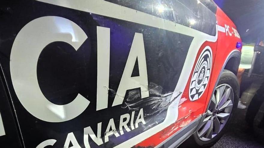 Una huida a gran velocidad acaba contra una parada de guaguas en Fuerteventura