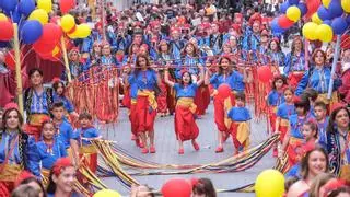 Los duendes que colorean las fiestas de Elda