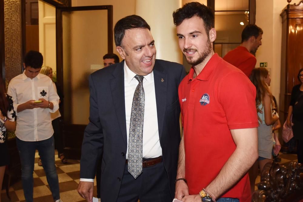 Celebració de l'ICL Manresa a la plaça Major