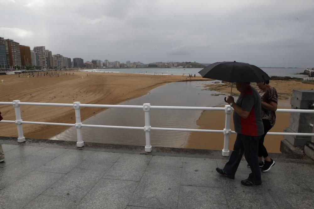 Mal tiempo en Gijón a finales de junio