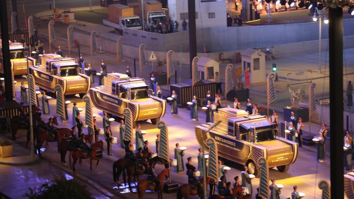 Egipto pasea a momias de reyes y reinas por El Cairo