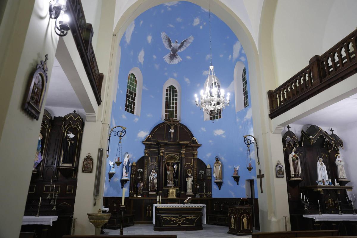 EN IMÁGENES: La 'colorida' iglesia de San Juan de La Arena, en Soto del Barco