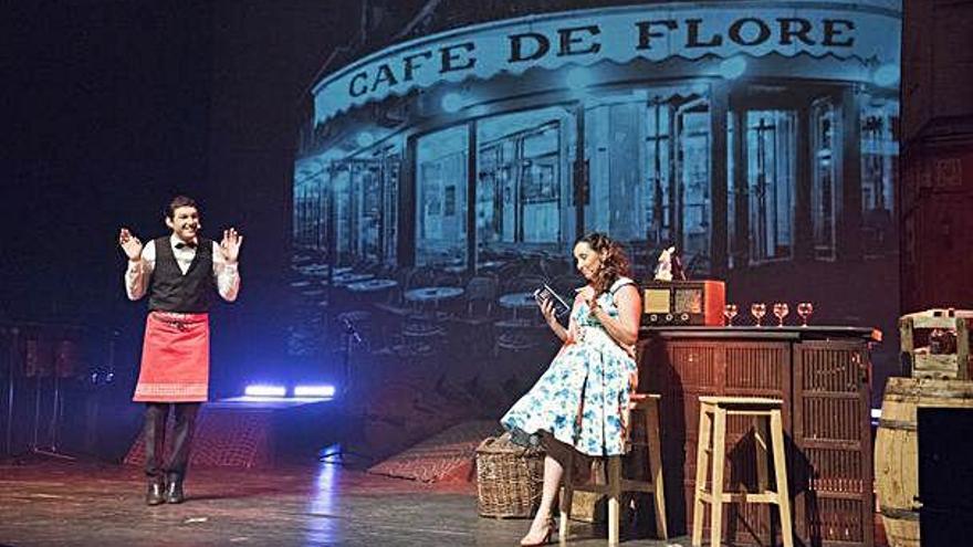 L&#039;ambient parisenc, amb l&#039;emblemàtic Café de Flore fins i tot, es va reproduir sobre la fusta de la Sala Gran del teatre Kursaal de Manresa