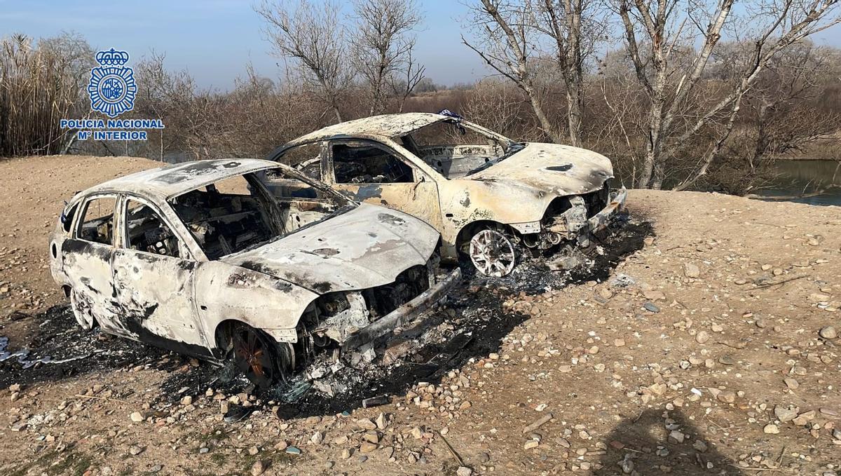 Estos tres individuos calcinaban los coches que habían robado tras proveerse de una gran cantidad de piezas.