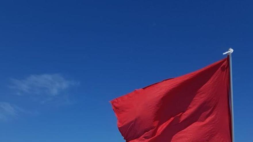 La bandera roja ondea hoy en 12 playas de la vertiente mediterránea de La Manga