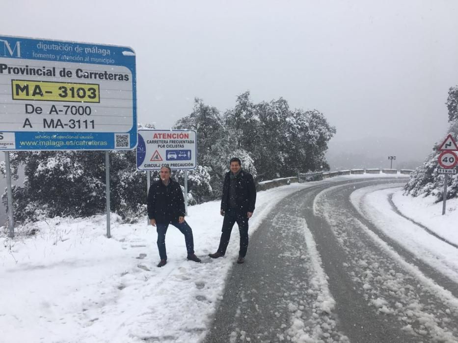 Las primeras nevadas llegan al Puerto del León, en los Montes de Málaga, que se sitúa a 900 metros de altura