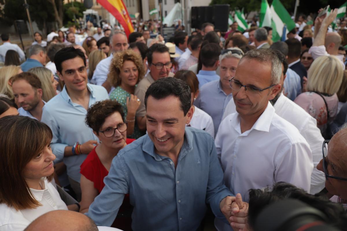 Juanma Moreno, durante la clausura del mitin del PP en Málaga.