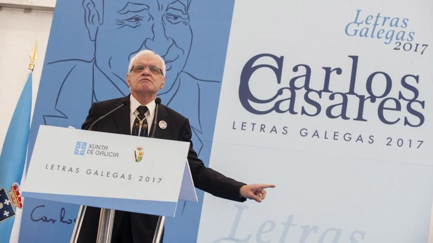 Freixanes durante la celebración del Día das Letras Galegas en honor a Carlos Casares.