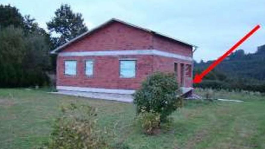 Casa en rústico en Carral demolida por la Aplu en 2024, según su memoria. | APLU