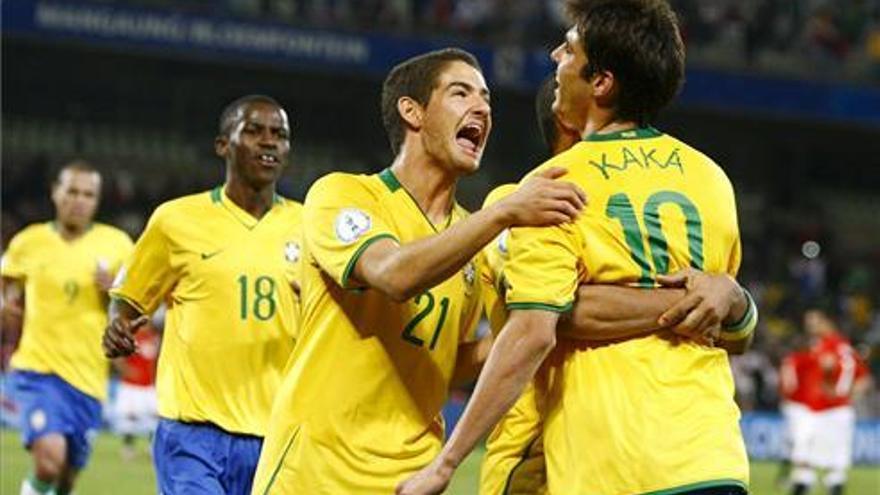 El brasileño Pato jugará en el Villarreal las próximas cuatro temporadas