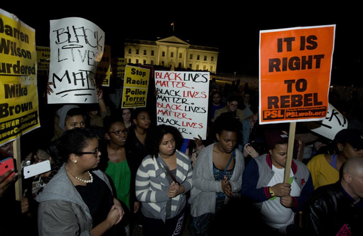Manifestación ante la Casa Blanca tras la desimputación del policía que mató a Brown.