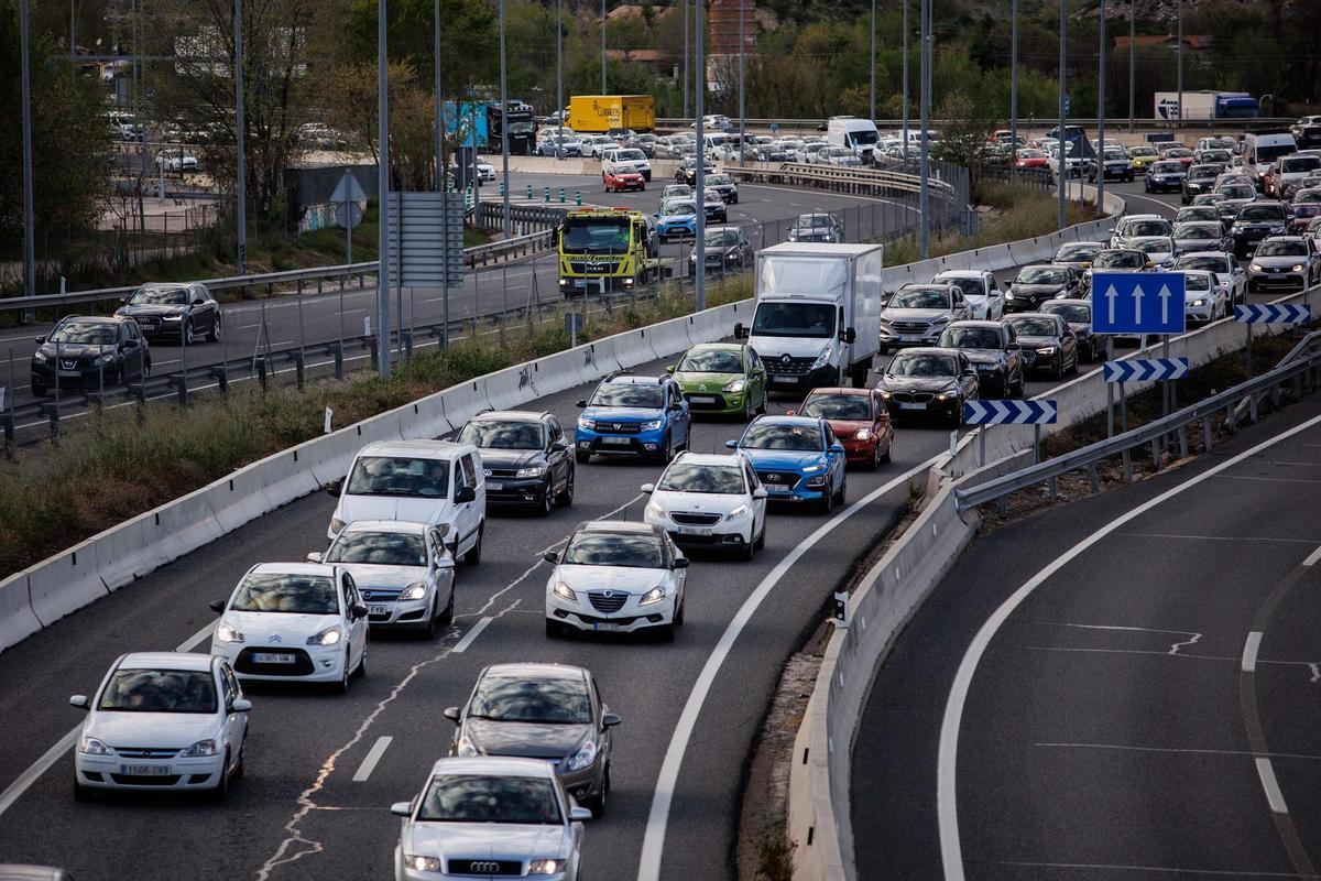 Operación salida: siete millones de desplazamientos en carretera y atascos en las salidas de las grandes ciudades