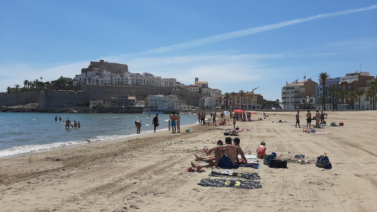 Aspecto de la playa de Peñíscola.