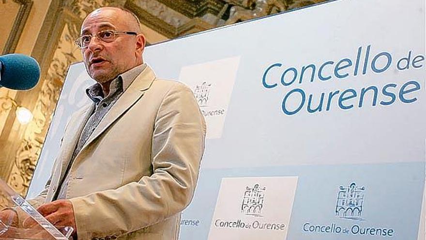 El alcalde de Ourense, Francisco Rodríguez, durante su comparecencia.