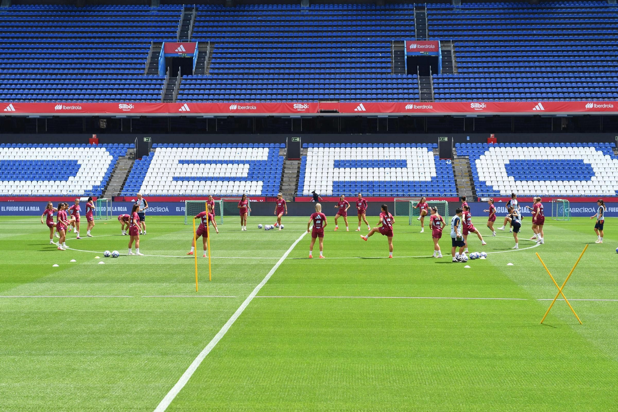 Entrenamiento de la selección femenina de fútbol en Riazor