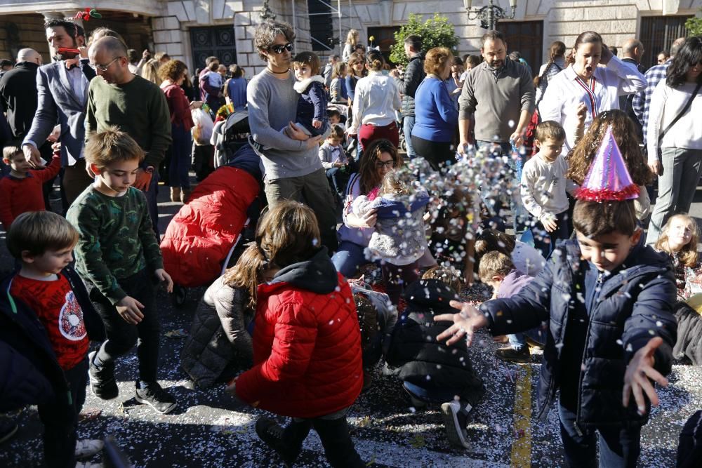 Así ha sido la Nochevieja infantil en la plaza del Ayuntamiento de València