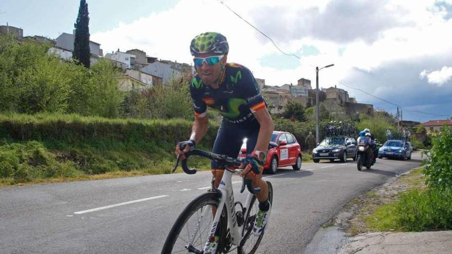 Alejandro Valverde (Movistar) entrando en solitario en Fermoselle.