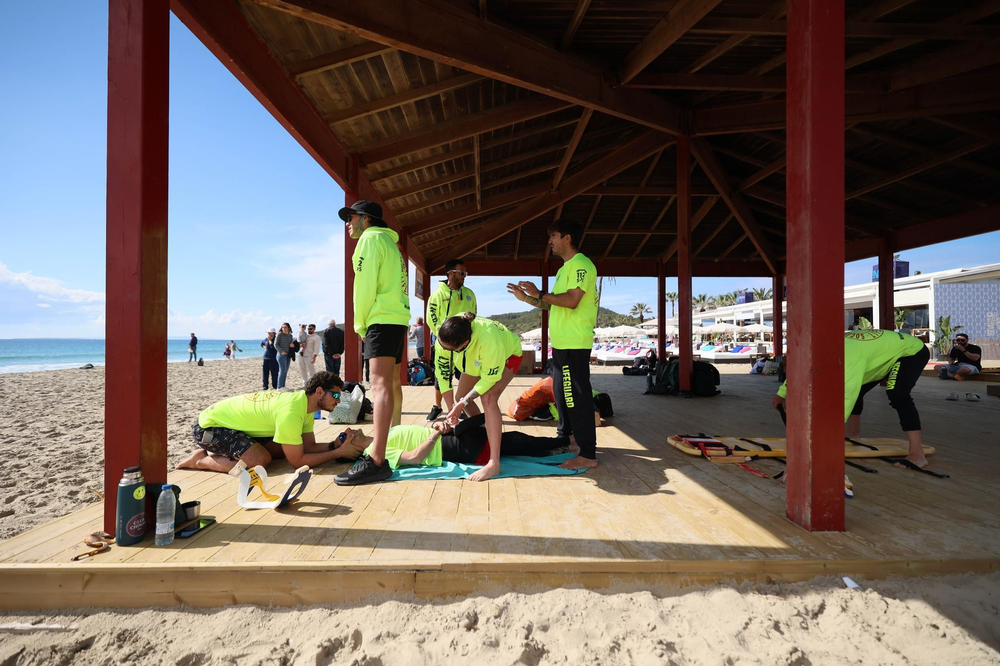 Galería: Más de 40 socorristas empiezan en nueve playas de Sant Josep