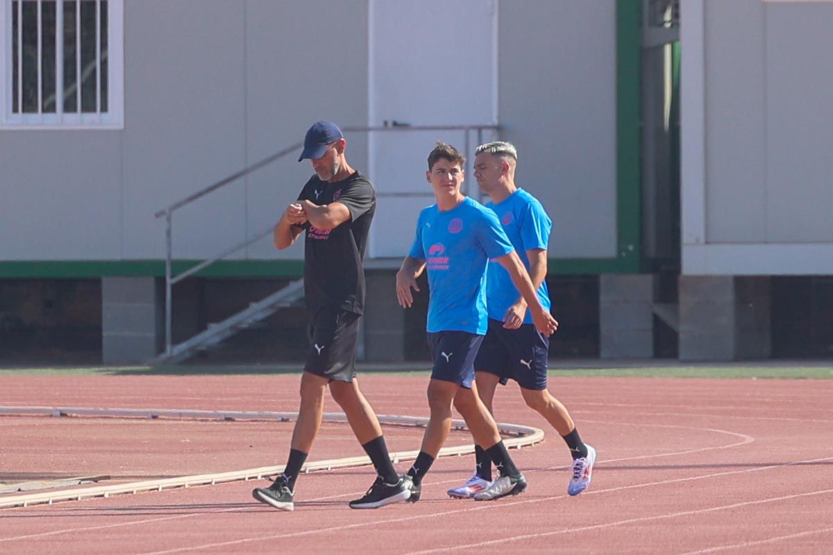 El primer entrenamiento de pretemporada de la UD Ibiza, en imágenes