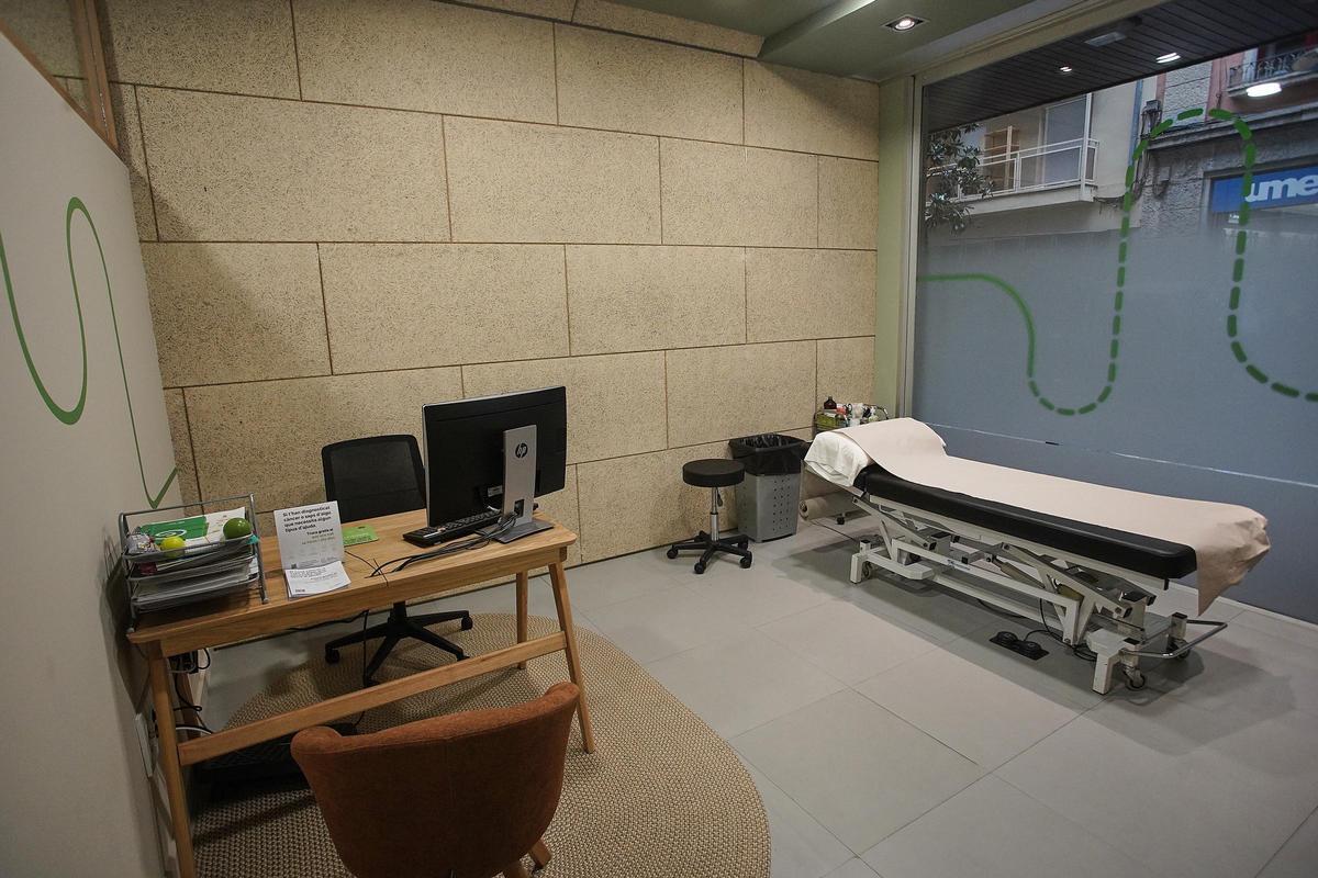 Les imatges de la inauguració de l'Associació contra el càncer a Girona