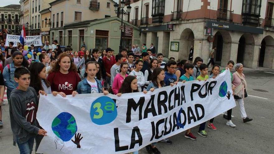 Vegadeo marcha en defensa de la igualdad