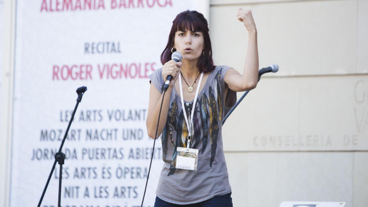 Una de las &#039;jams&#039; de poesía del festival, celebrada en la explanada del IVAM en 2017.