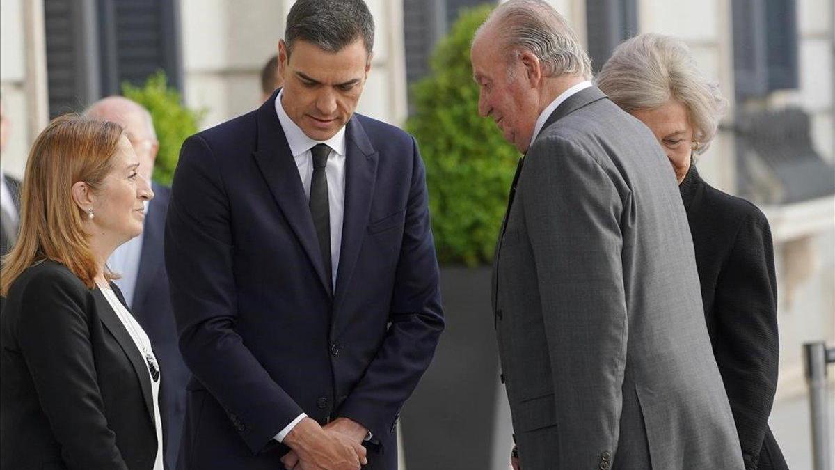 El Gobierno levanta el cerco de protección a Juan Carlos I